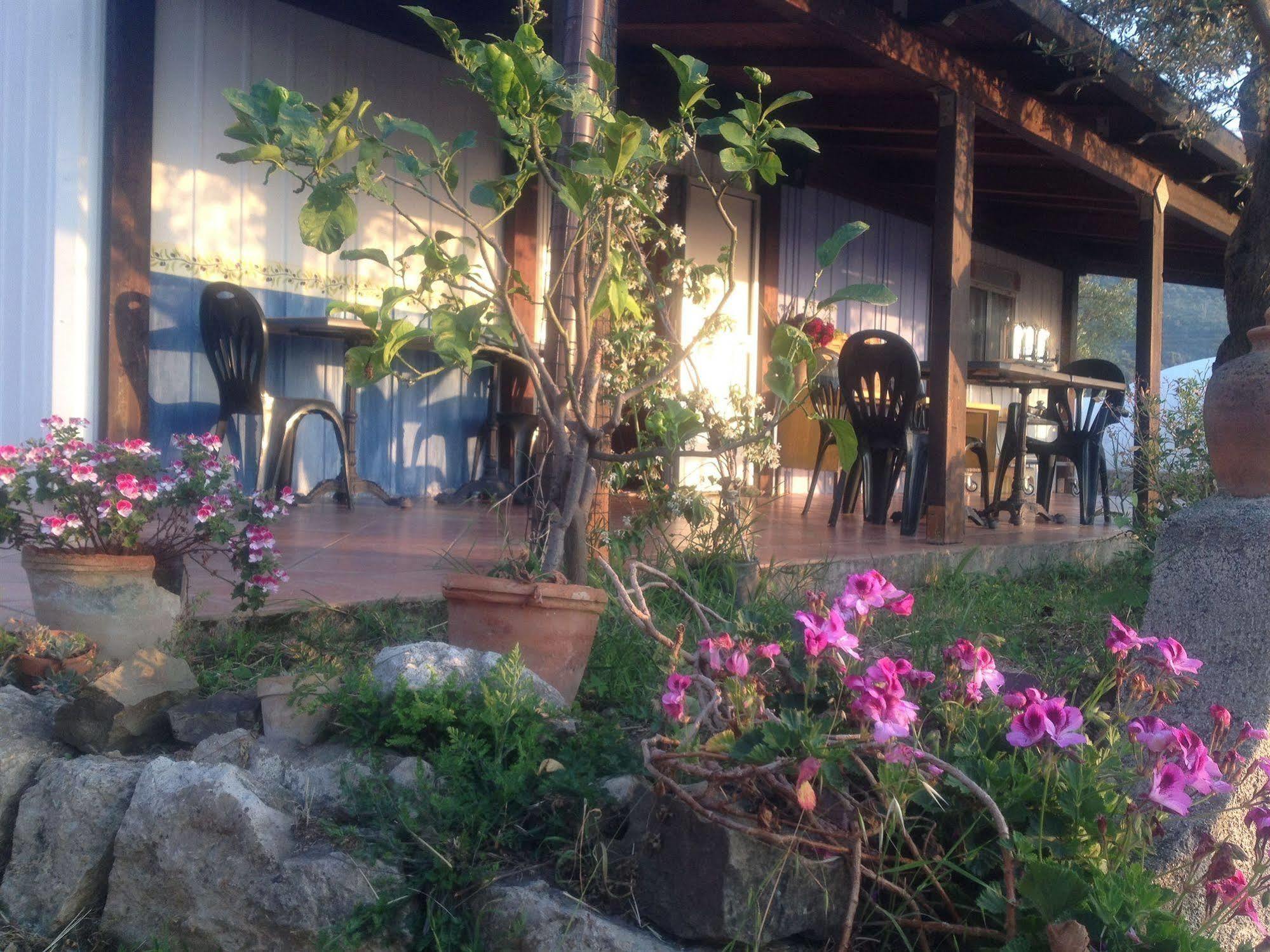 Gasthaus Giardino Di Sicilia SantʼAgata di Militello Exterior foto