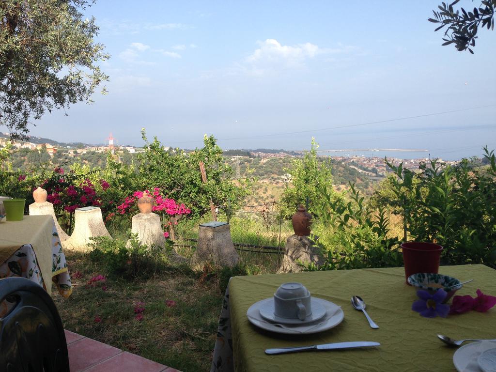 Gasthaus Giardino Di Sicilia SantʼAgata di Militello Exterior foto