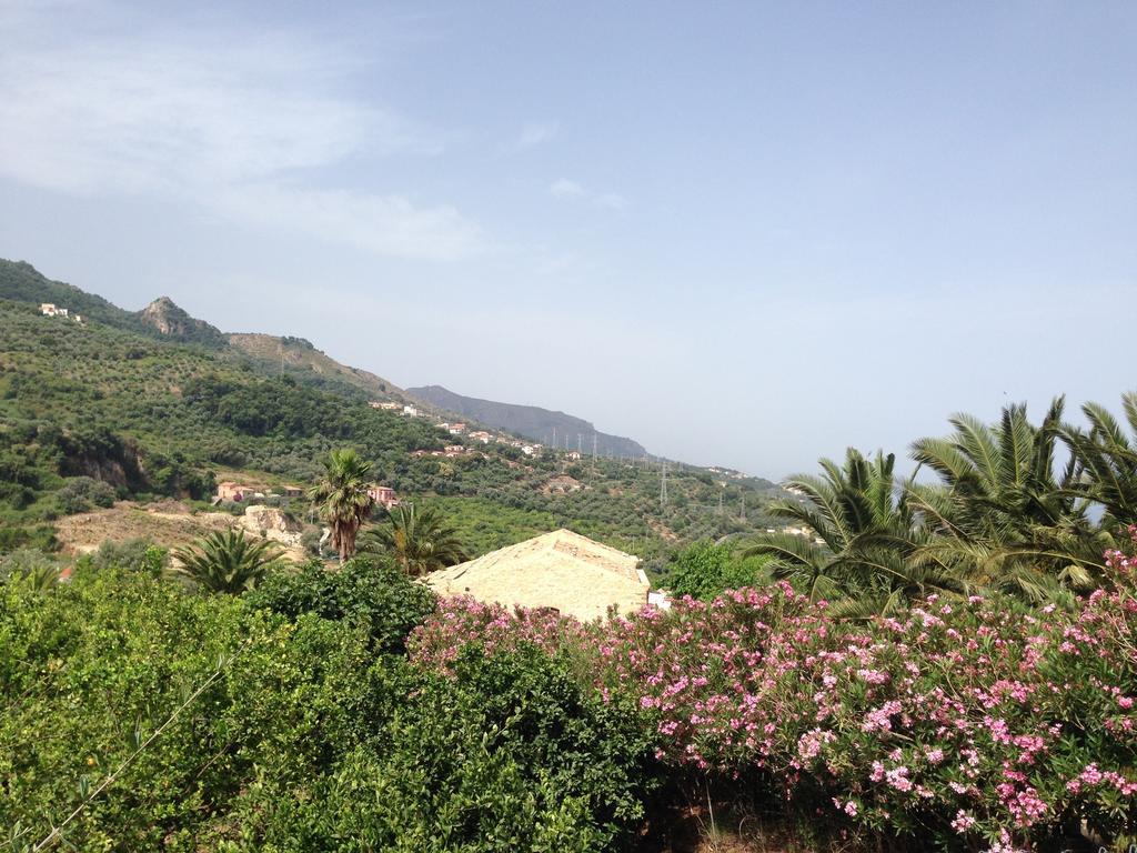 Gasthaus Giardino Di Sicilia SantʼAgata di Militello Exterior foto