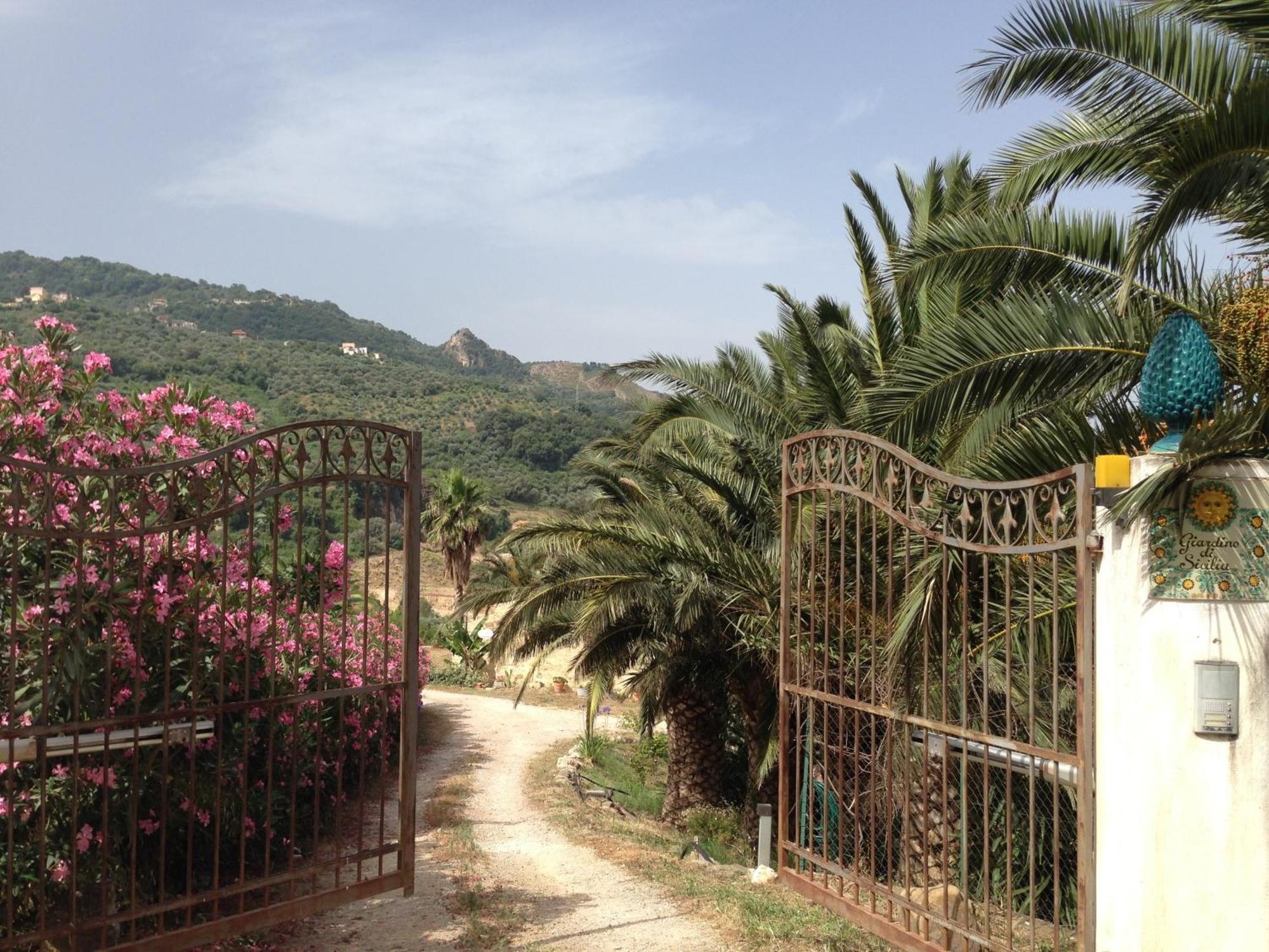 Gasthaus Giardino Di Sicilia SantʼAgata di Militello Exterior foto