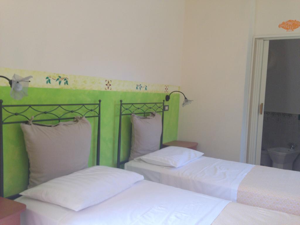 Gasthaus Giardino Di Sicilia SantʼAgata di Militello Zimmer foto